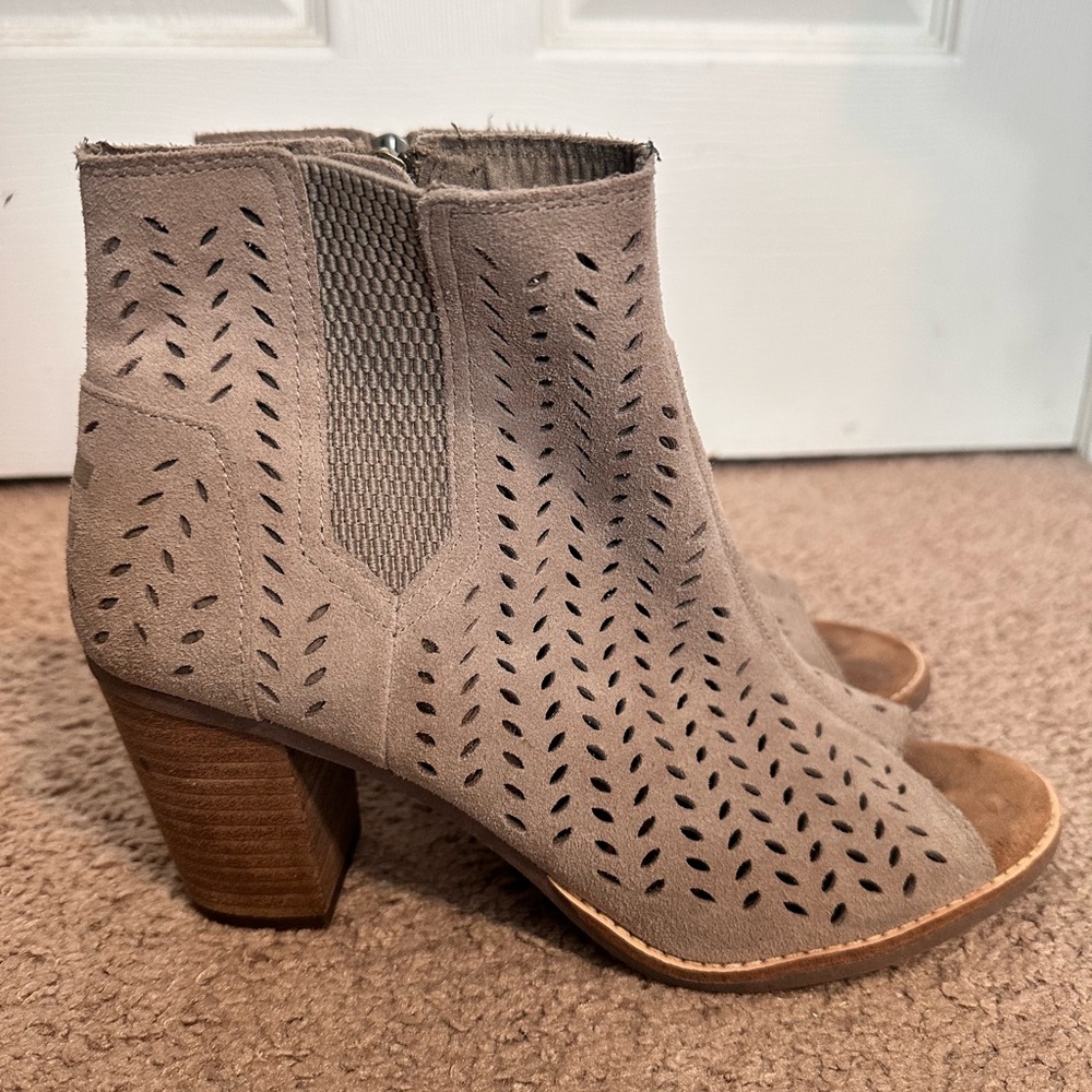 Toms 3 inch, tan color stitched, zippered, size 9 heels